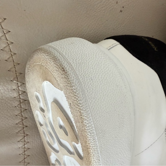 Alexander McQueen Monochrome Sneakers - Picture 5 of 12